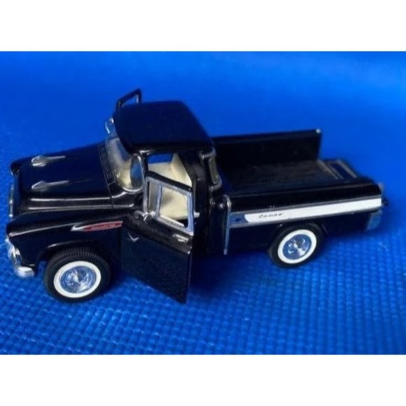 Chevy Cameo Pickup 1957 (1:28) SunnySide Cast Iron Model - Picture 2 of 6